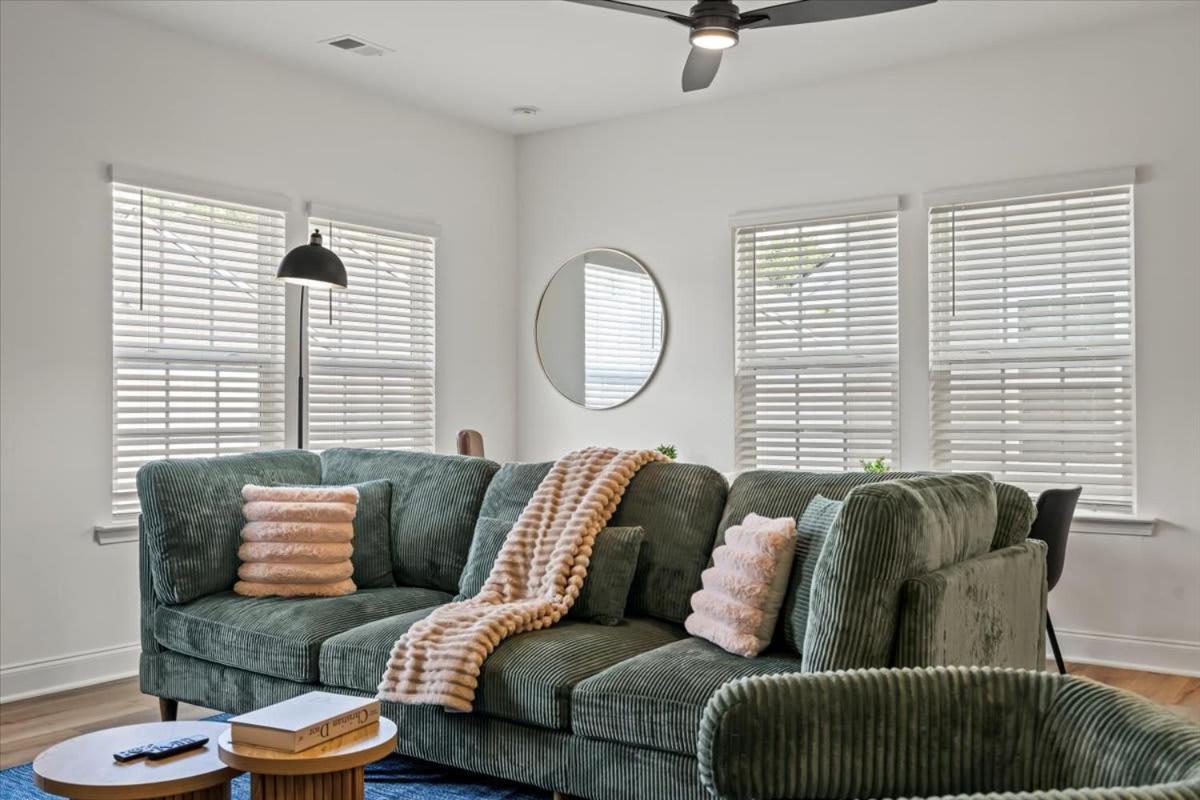 Holiday home Luxe King 3br Townhouse Mins To Uptown Charlotte!