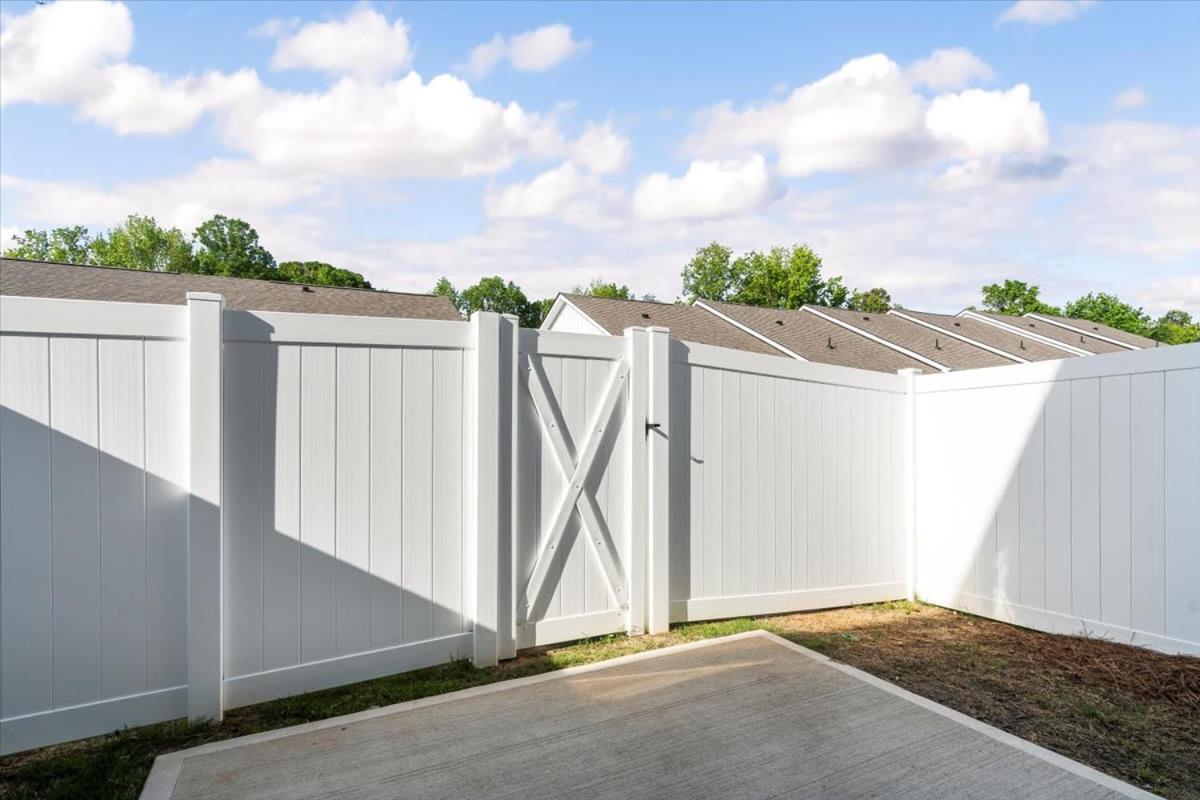 Luxe King 3br Townhouse Mins To Uptown Charlotte! Holiday home Charlotte